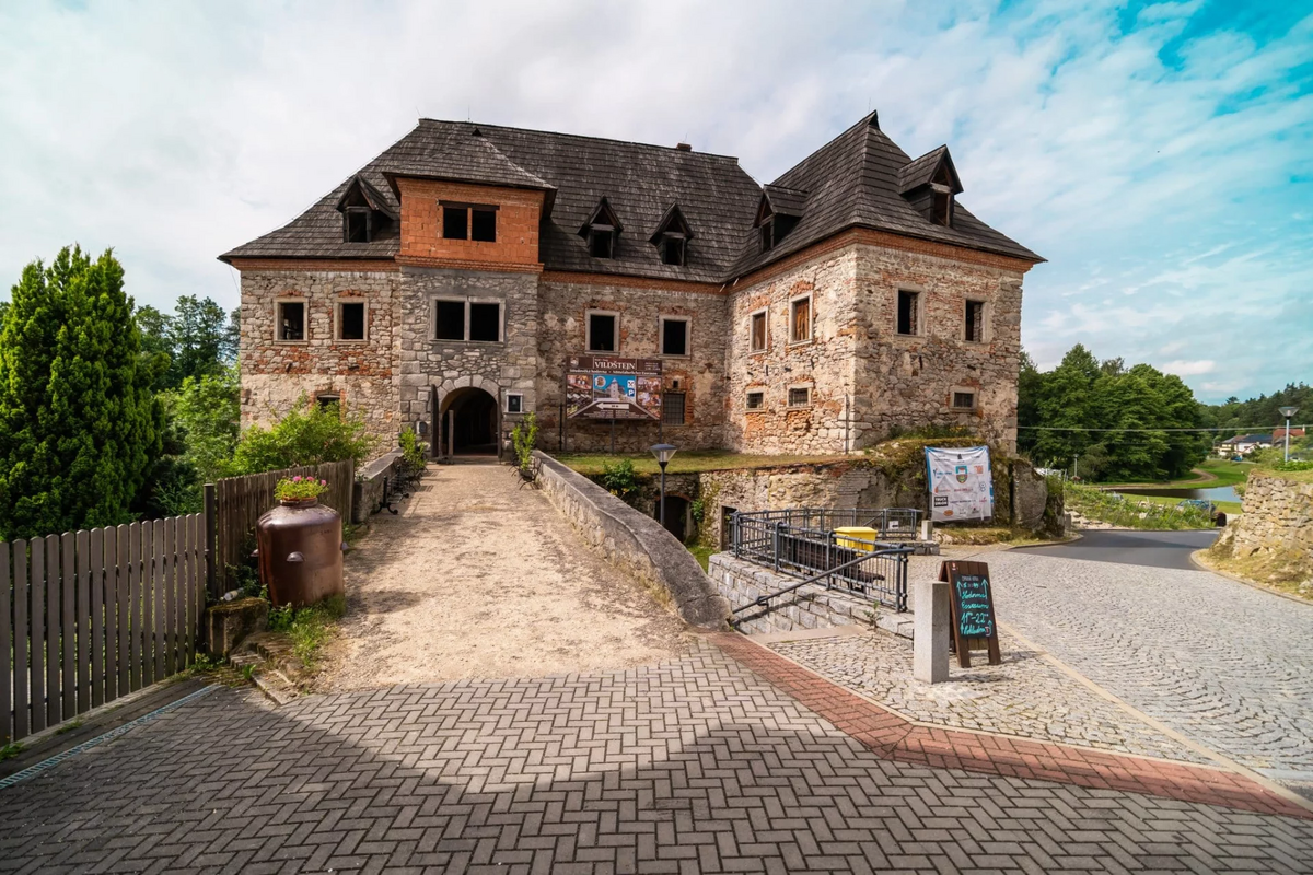 Rozlučka se svobodou na hradě